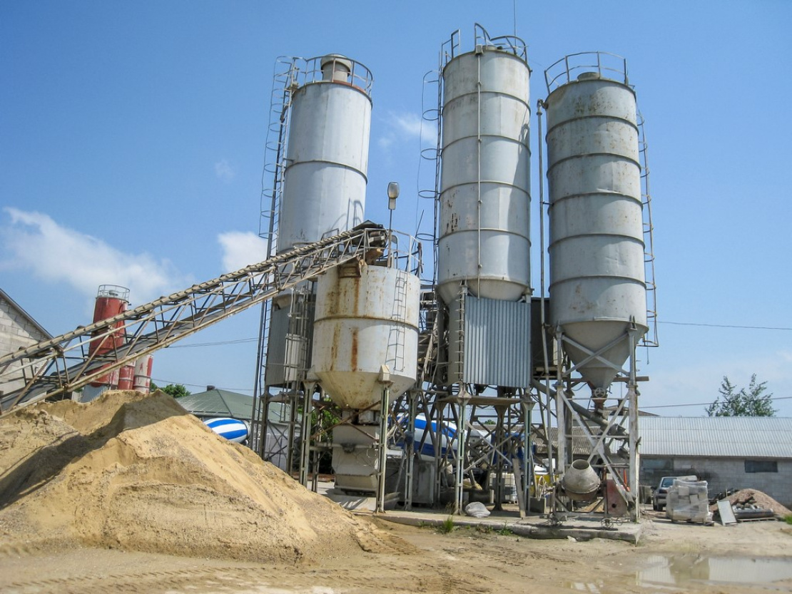 Zabezpieczenie antykorozyjne silosów cementu