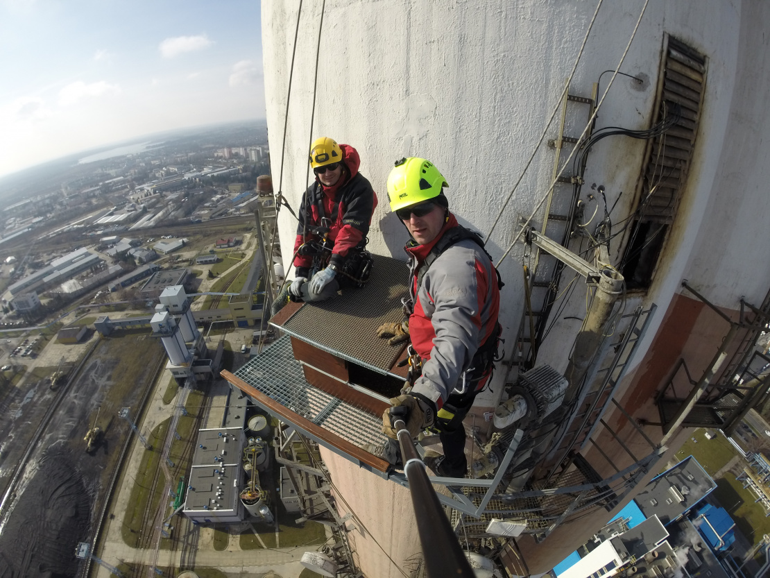 Wykonanie i montaż na kominie h=150m podestu i budki lęgowej sokoła wędrownego